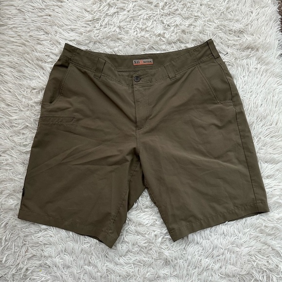 5.11 Tactical Men’s Flat Front Green Shorts Size 38 - XL - Picture 1 of 6
